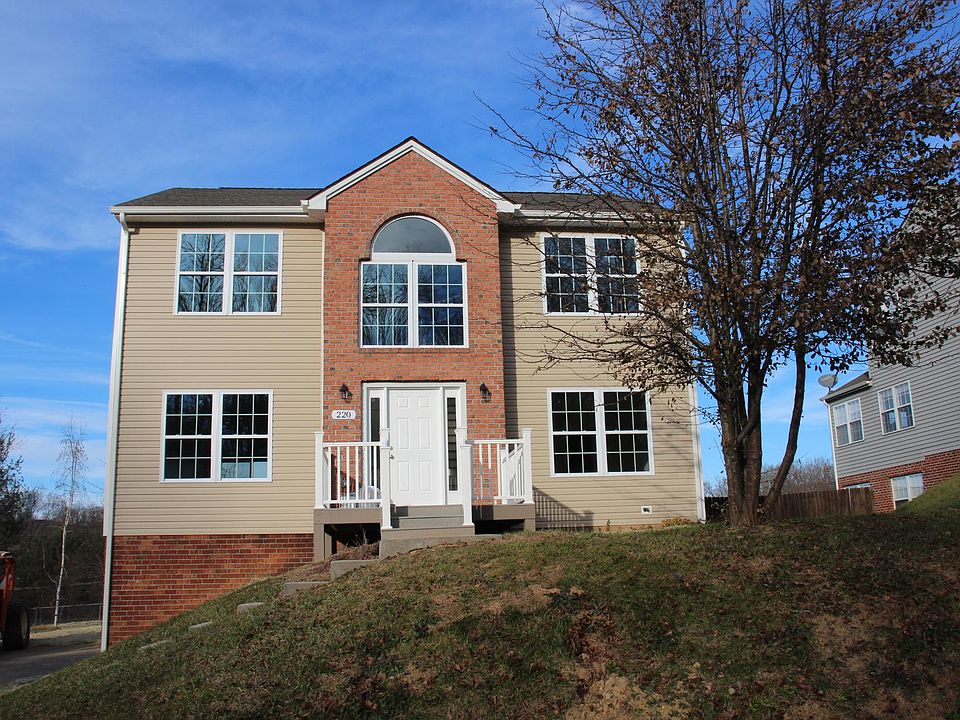 1st image of 220 Barkwood St