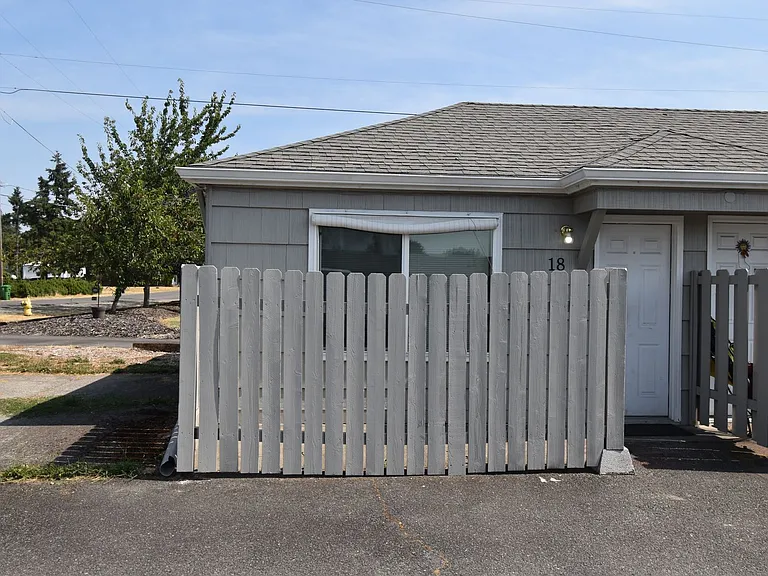 Cottage Apartments — Photo 2