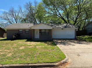 305 Reaves Ct, Euless, TX 76040
