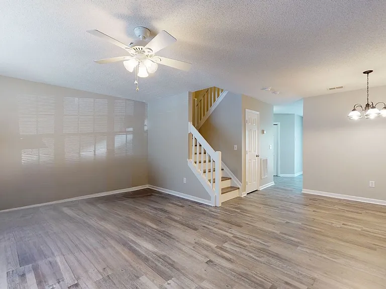 670 Emerald Cove Dr — Photo 5