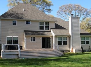 23 Sherwood Rd, Hampton Bays, NY 11946