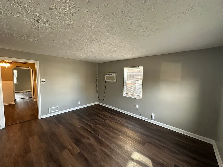 2911 Euclid Ave #2 — Photo 5