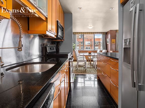 5th image of 32 Gramercy Park S APT 15A