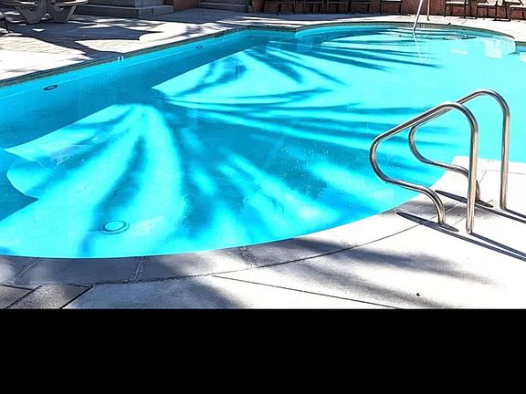 5th image of 1003 S Stresa Way