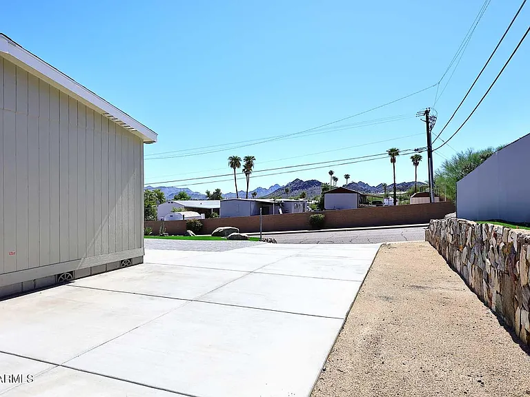 13004 N 19th Pl — Photo 33