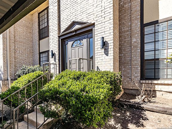 4th image of 165 W Rampart Dr #805