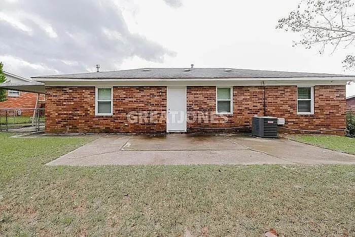 3 bed, 2.0 bath, 1197 sqft, $1,397 — Photo 1