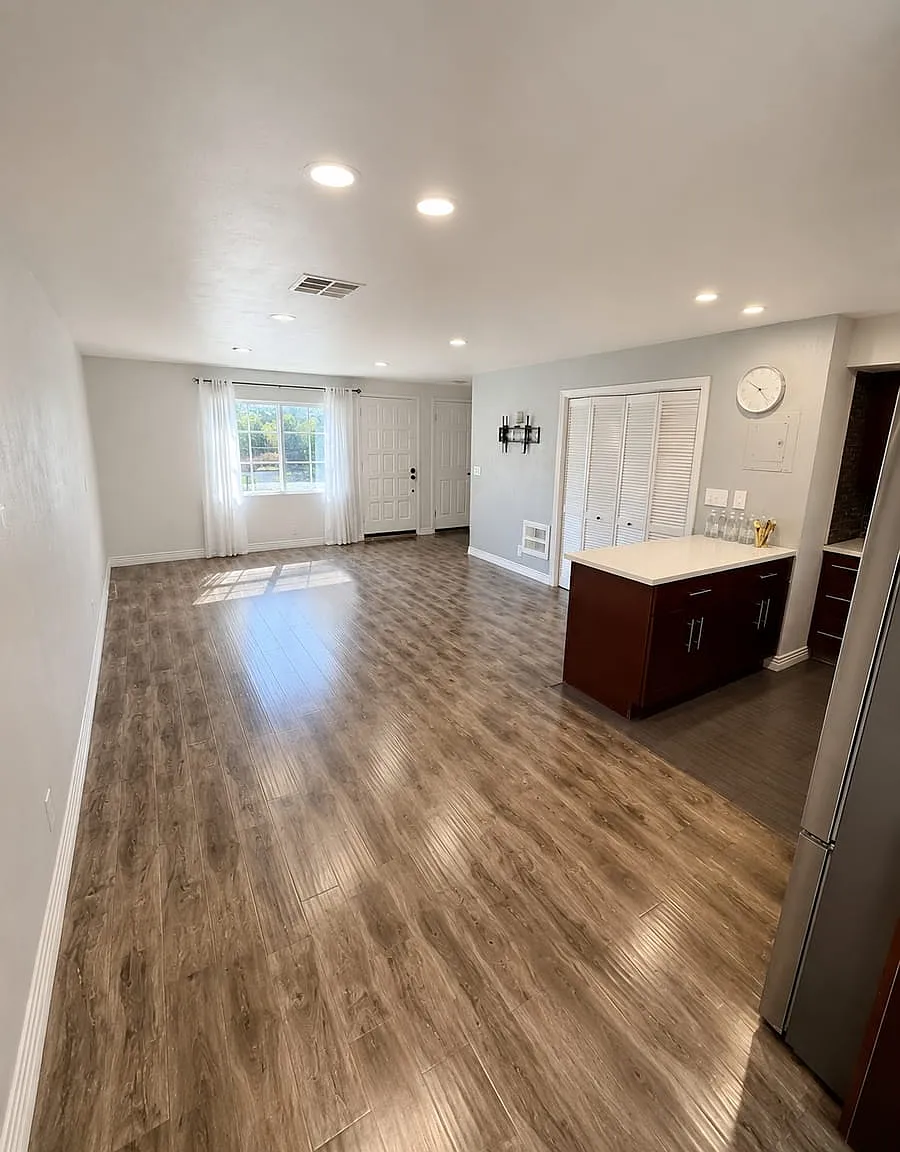 2 bed, 880 sqft, $3,000 — Photo 2