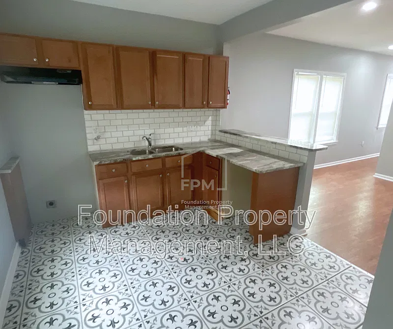 3 bed, 2.0 bath, 1350 sqft, $1,250 — Photo 4