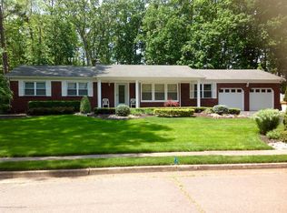 3 Macleish Dr, Morganville, NJ 07751