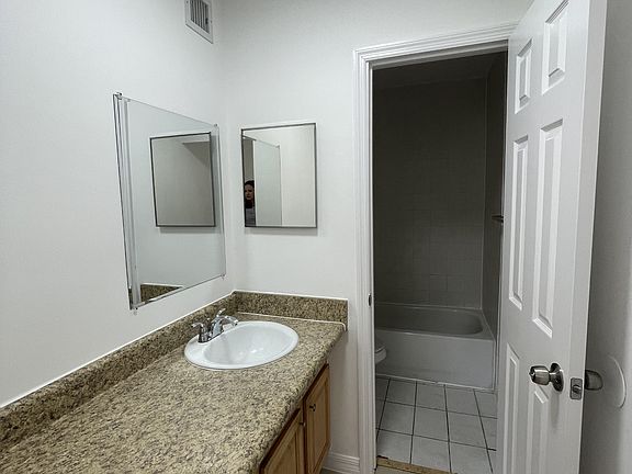 4th image of 2926 NW 55th Ave APT 1B