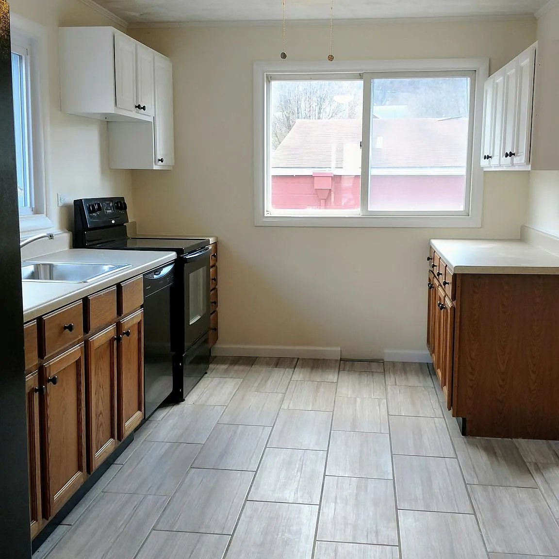 3 bed, 1324 sqft, $1,325 — Photo 3