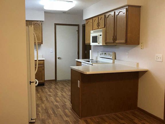 4th image of 214 Gallop Dr