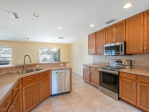 3rd image of 10412 Boyette Creek Blvd