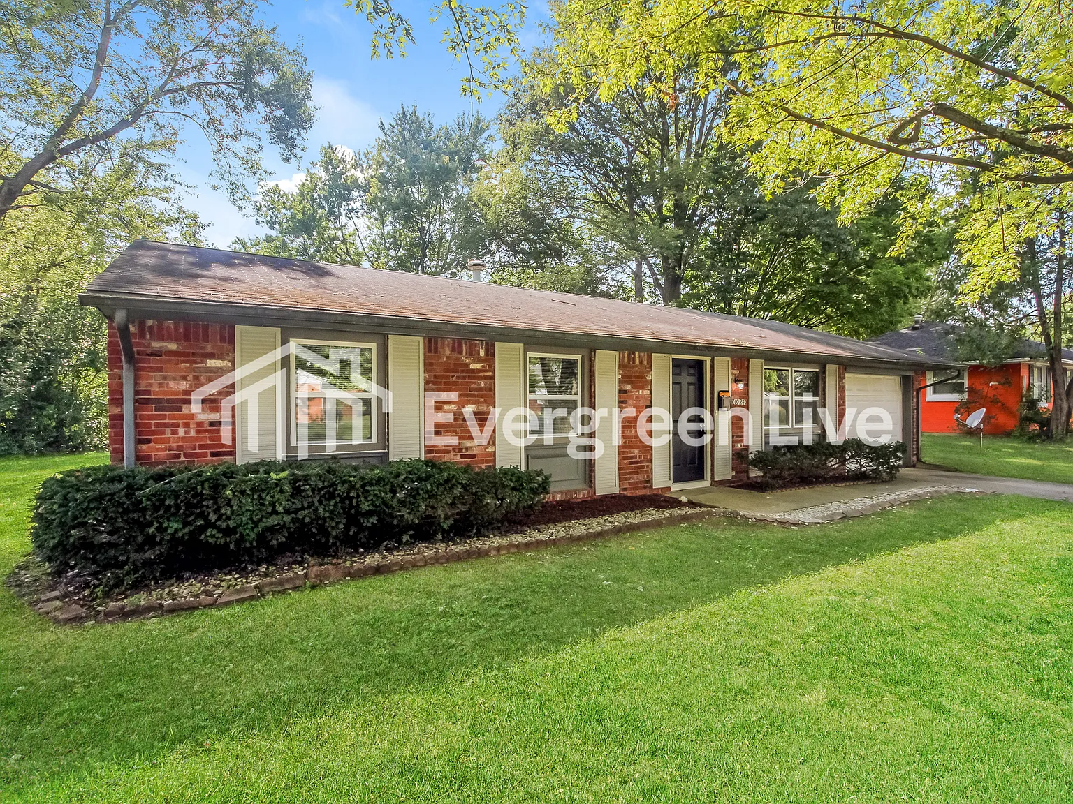 3 bed, 1.0 bath, 1016 sqft, $1,195 — Photo 2