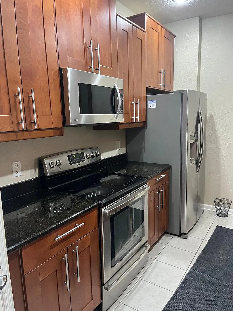3 bed, 1247 sqft, $1,950 — Photo 1