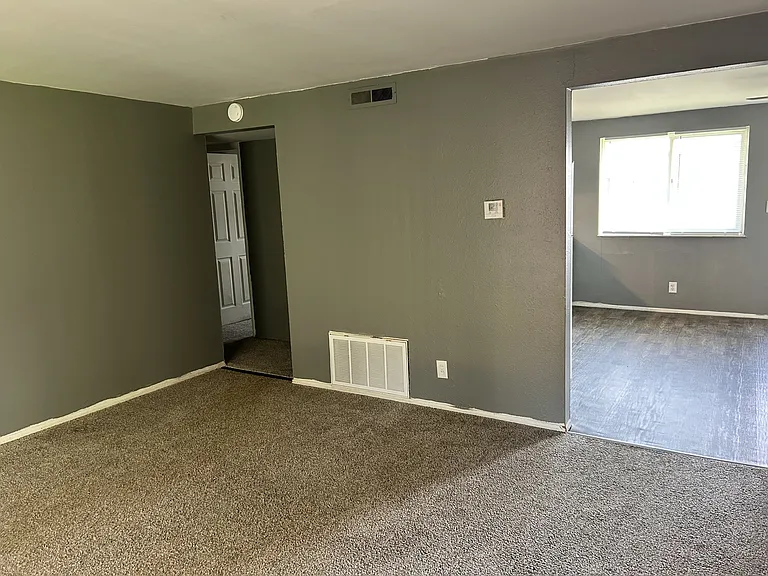 1810 Queenswood Dr #J — Photo 5