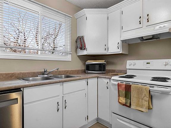 5th image of 27 SE Bedford Rd NE