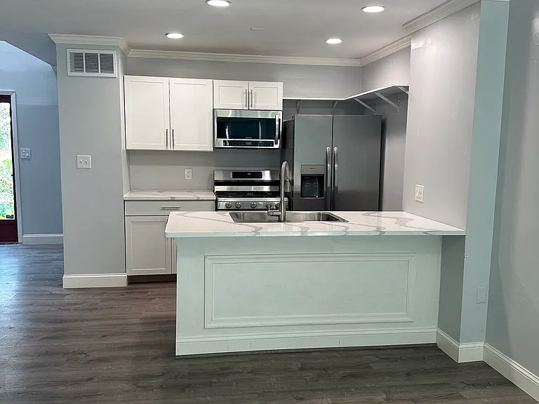 1022 Bancroft Pl — Photo 7