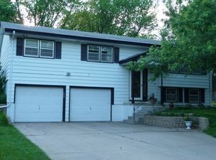 5812 N Oaks Blvd, Omaha, NE 68134