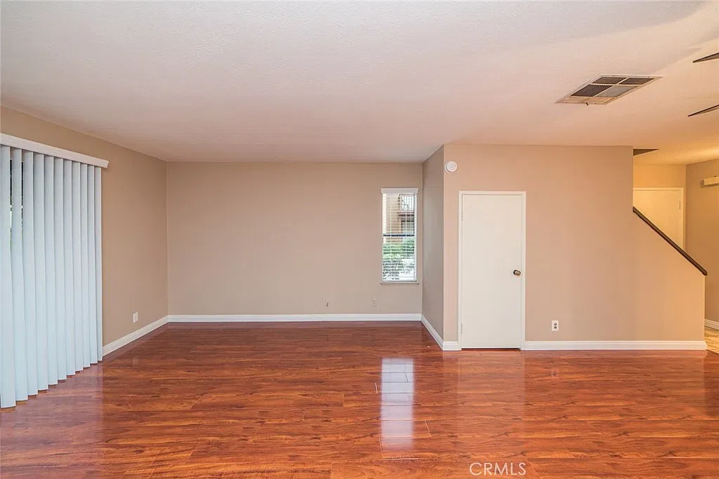2 bed, 1.5 bath, 1000 sqft, $3,050 — Photo 3