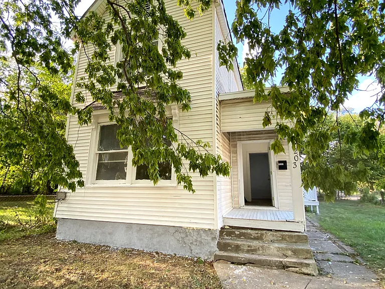 1203 W Butler St — Photo 16