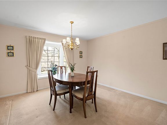 5th image of 2611 Autumnwood Dr