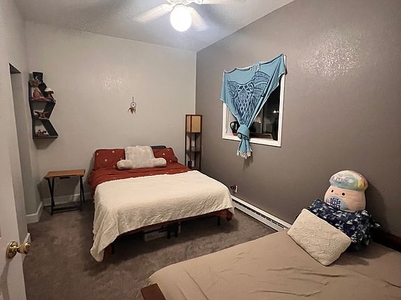 East Bedroom

Both bedrooms are same size, carpet and wall color with walk-in closets.