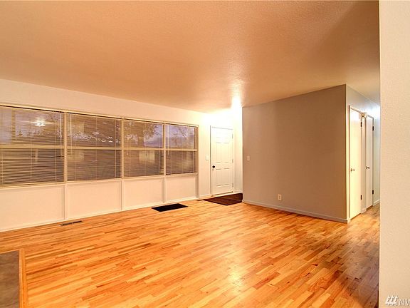3rd image of 1744 NE 1st Ave