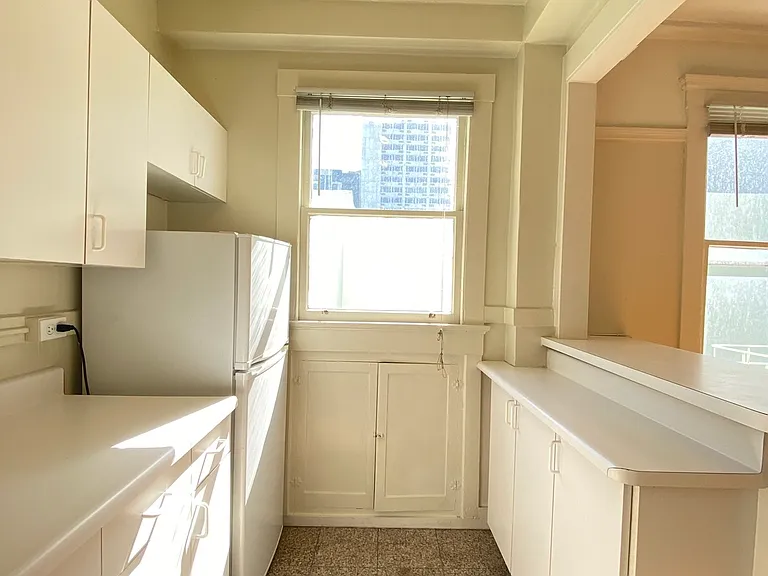 424 Jones Street — Photo 11