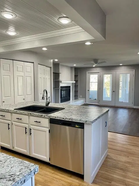 3 bed, 1.5 bath, 1400 sqft, $2,300 — Photo 3