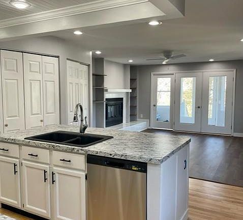 3rd image of 3154 Markbreit Ave #B