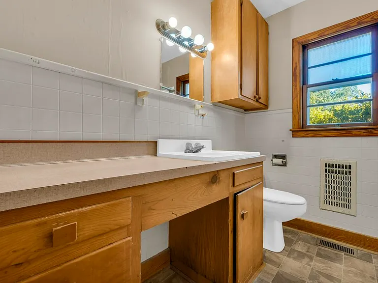 220 Rebecca Ln — Photo 12