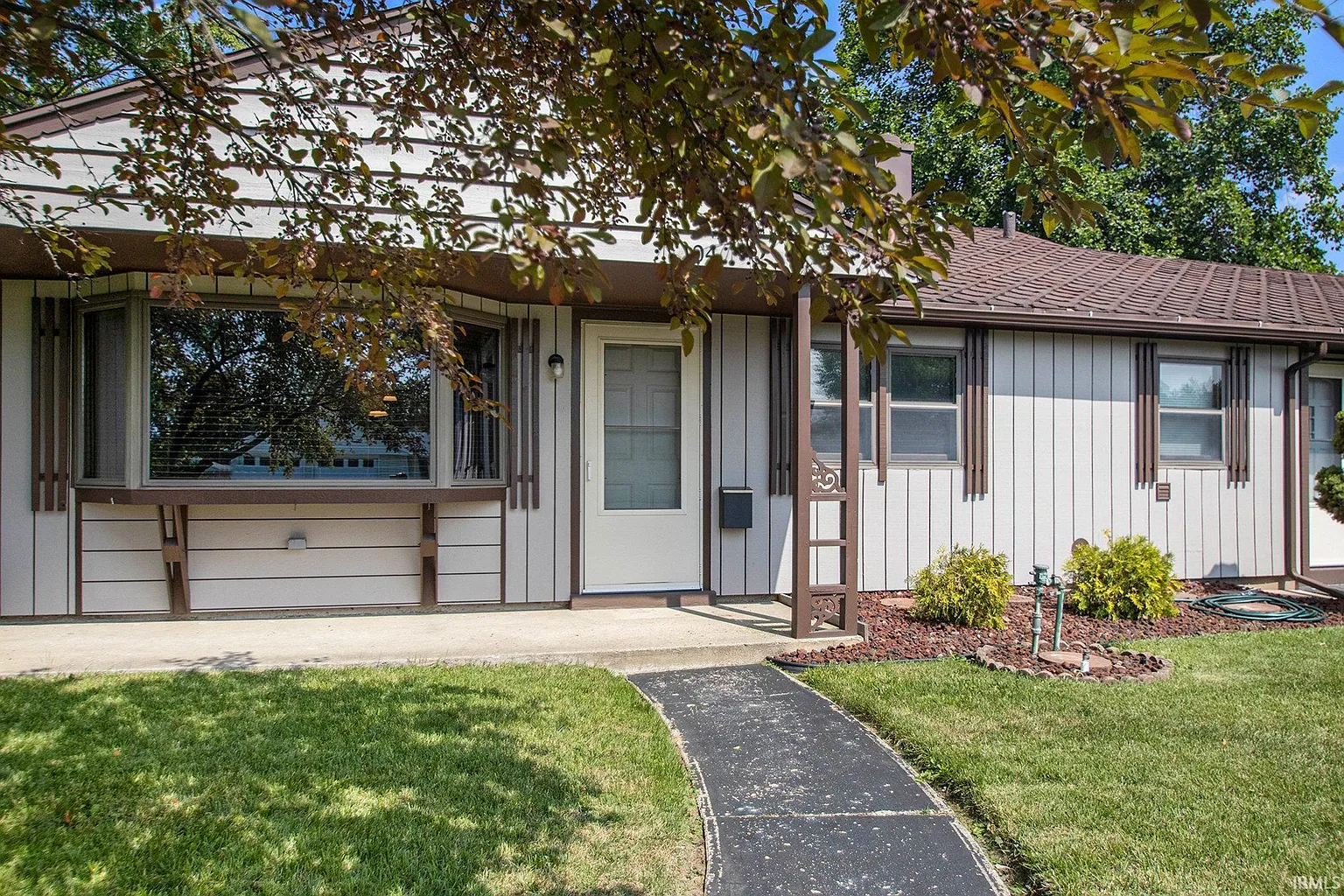 104 S Holiday Dr photo 1