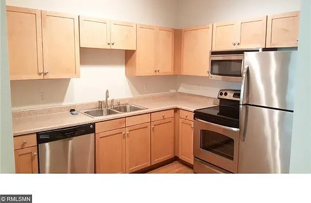 1 bed, 848 sqft, $1,400 — Photo 2
