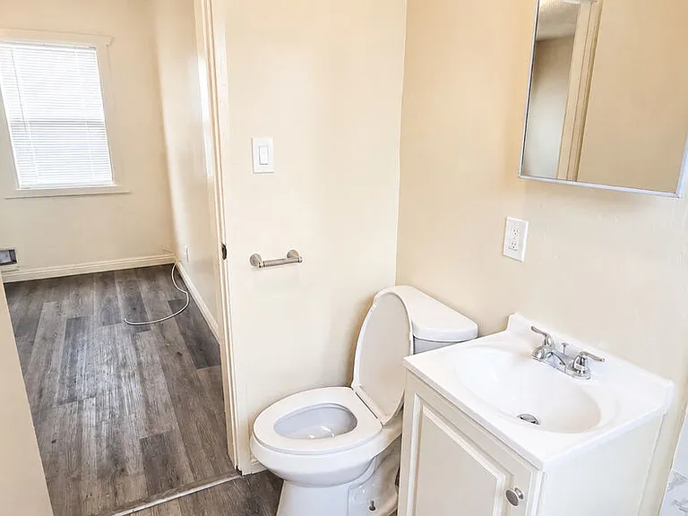 10620 S Figueroa St #1/4 — Photo 8
