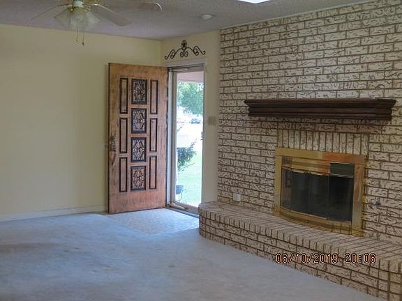 3rd image of 1411 E Lons St