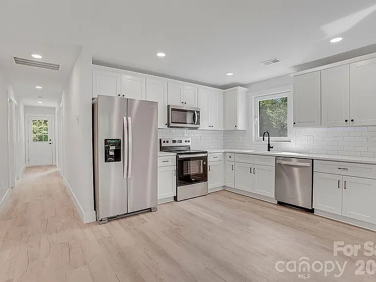 1120 Rosehill Dr — Photo 16