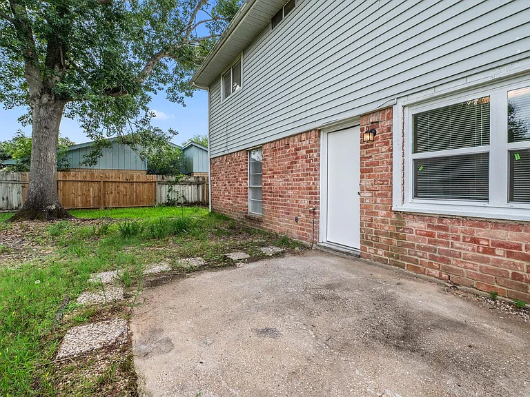 7018 Stoney River Dr — Photo 21