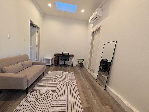 3rd image of 282 College Ave