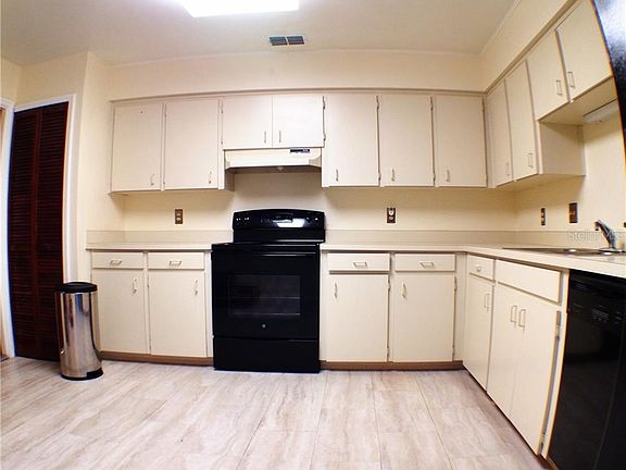 3rd image of 1600 Bomi Cir