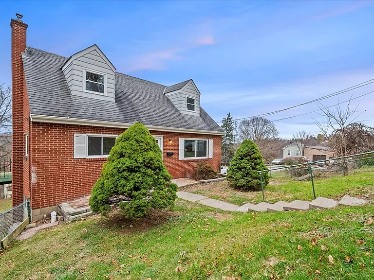 1303 Cloverdale St — Photo 35