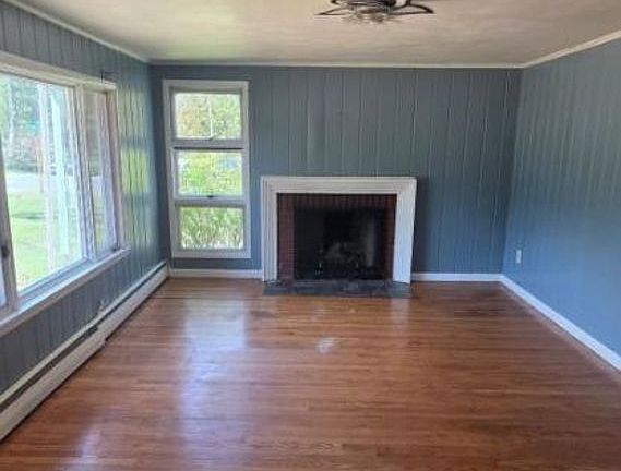 4th image of 153 Chestnut St
