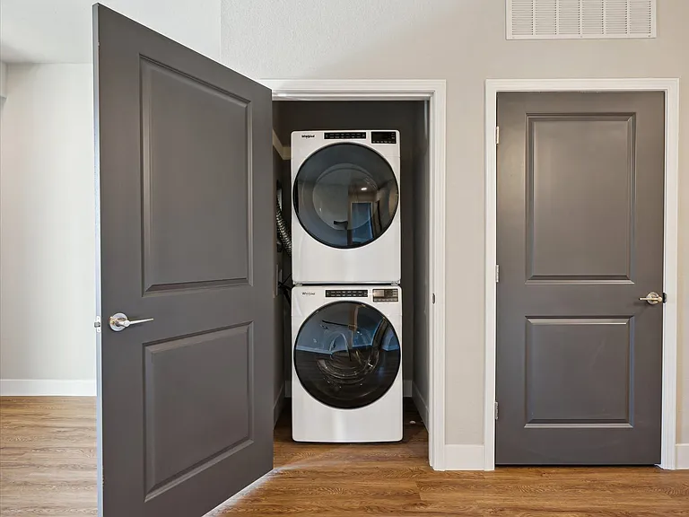One Bedroom - 1 Bed / 1 Bath - 751 Sq.Ft.