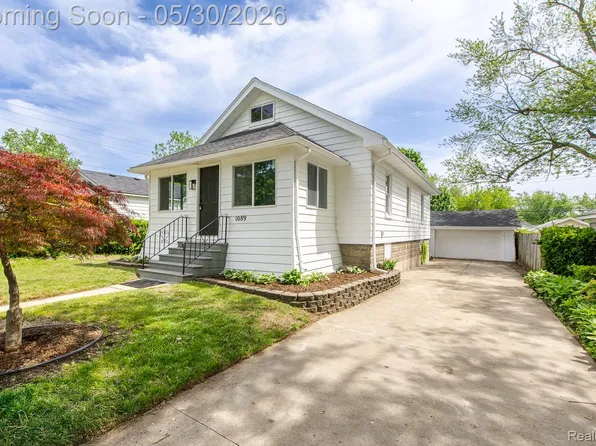 1089 Myrtle Ave, Waterford, MI 48328