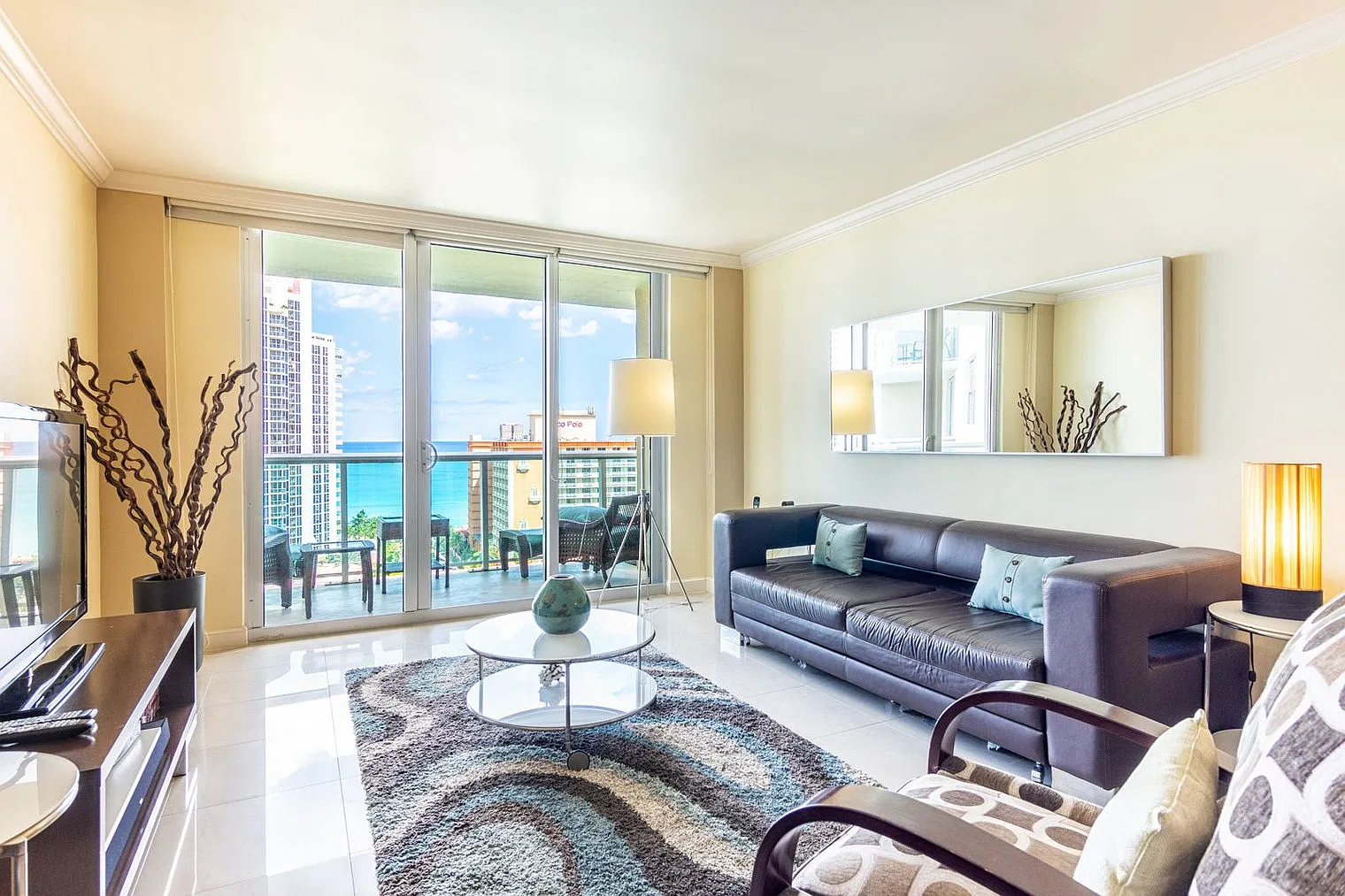 1 bed, 1.0 bath, 1001 sqft, $4,154 — Photo 1