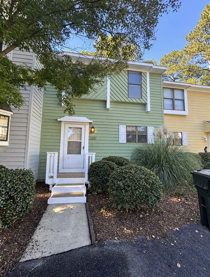 2 bd 1.5 ba Townhome — Photo 1