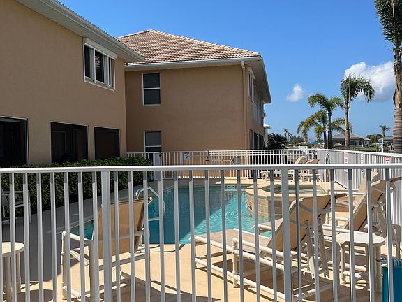 3rd image of 917 SW 47th Ter APT 105