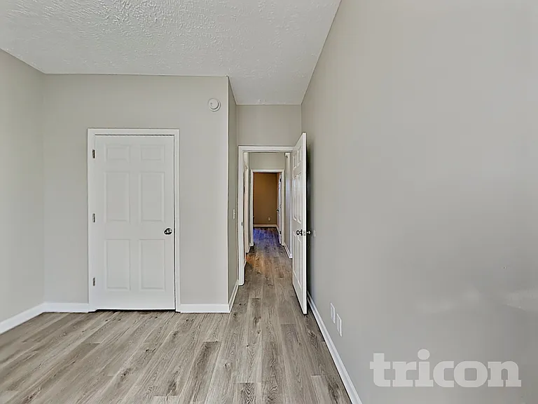 407 Barking Dr — Photo 11