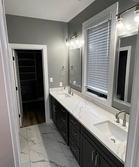 2056 N Park Ave — Photo 14
